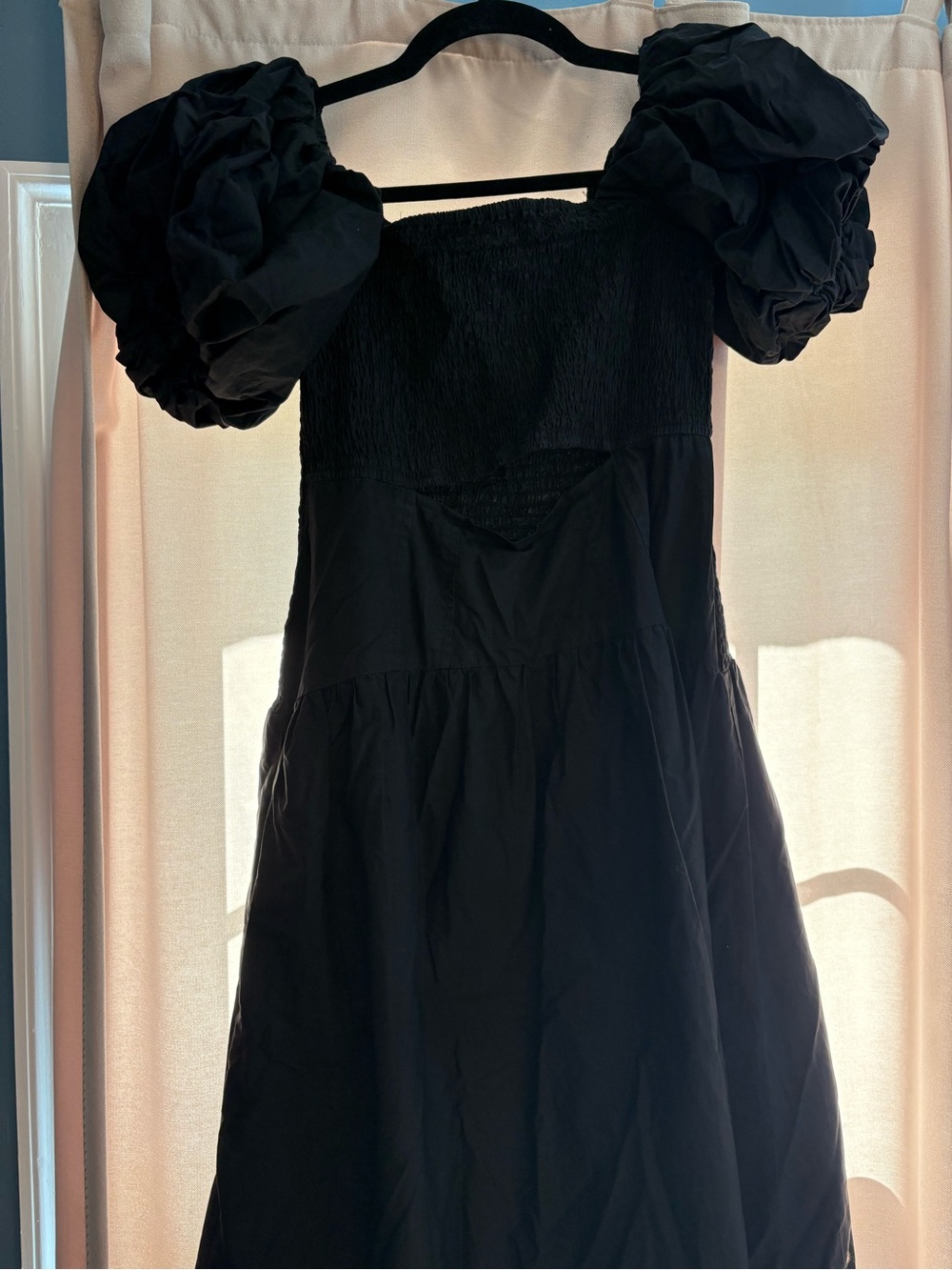 Moon River Black Puff-Sleeve Smocked Bodice Midi Dress